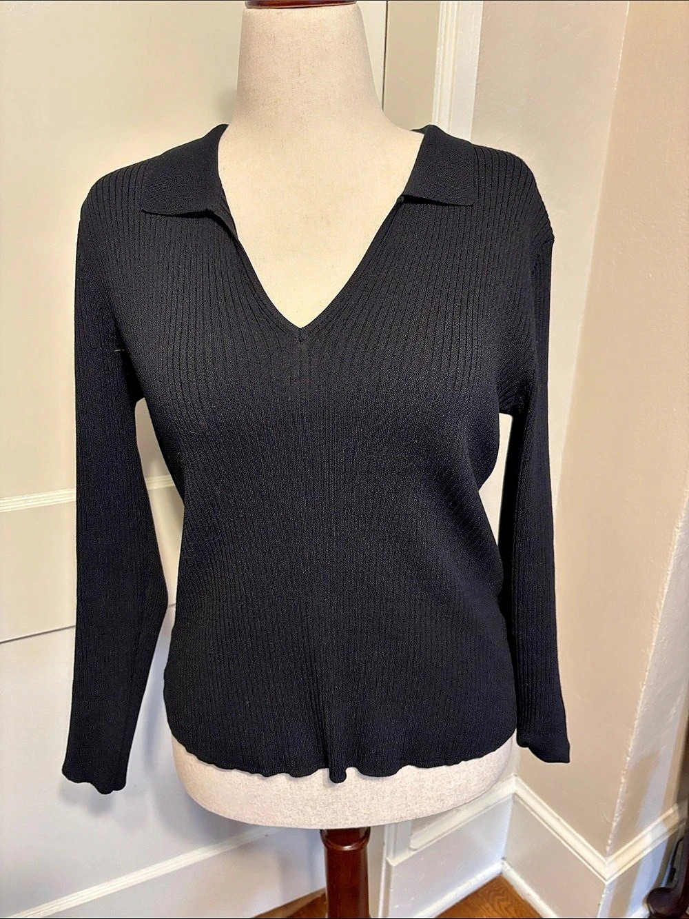 I.N.C. International Concepts Black V-Neck Sweater Size Large Like New
